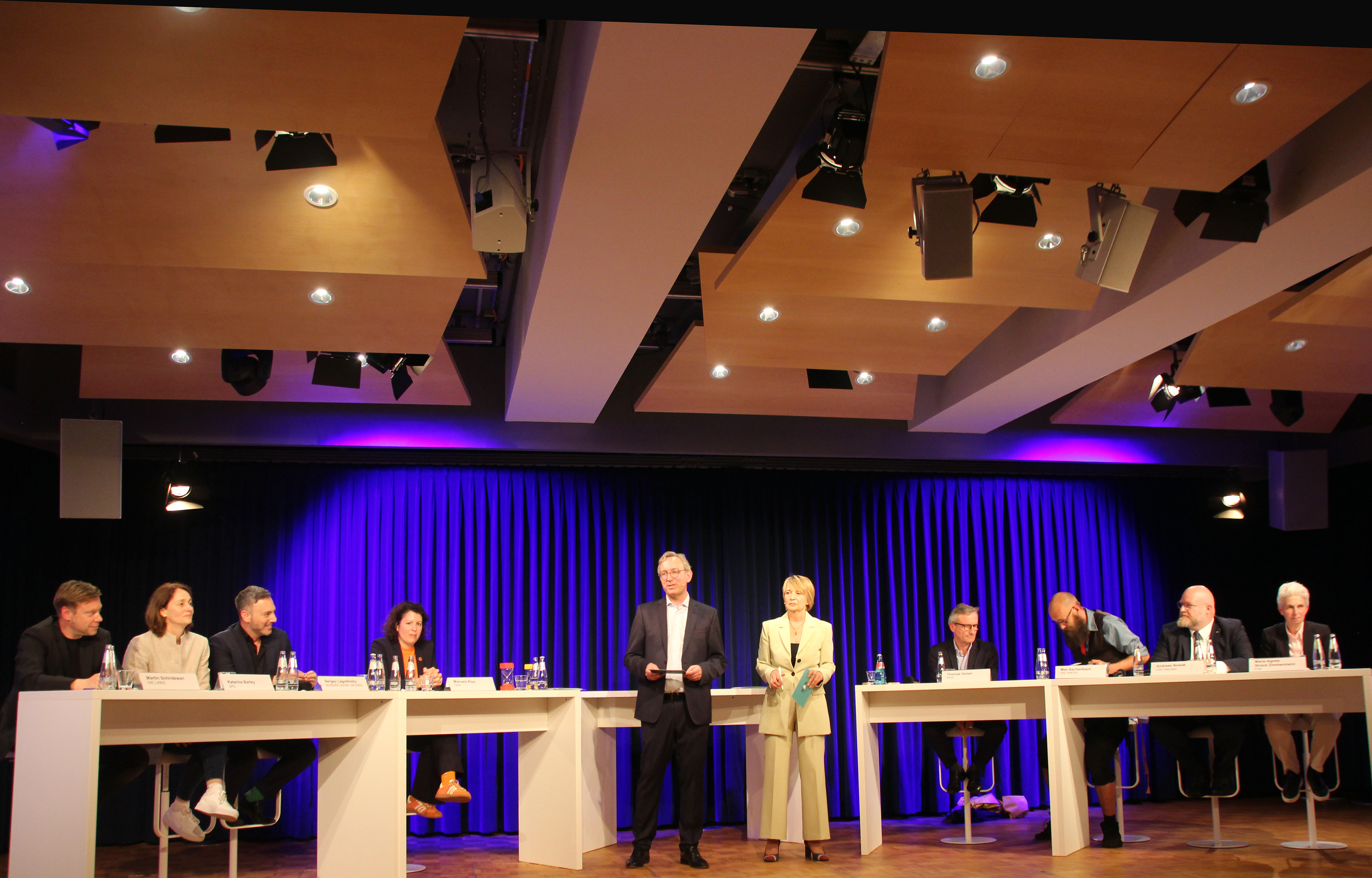 Zwei Stunden angeregte Diskussion über Europa: Die Spitzenkandidat*innen von acht Parteien trafen sich im Leipzig.