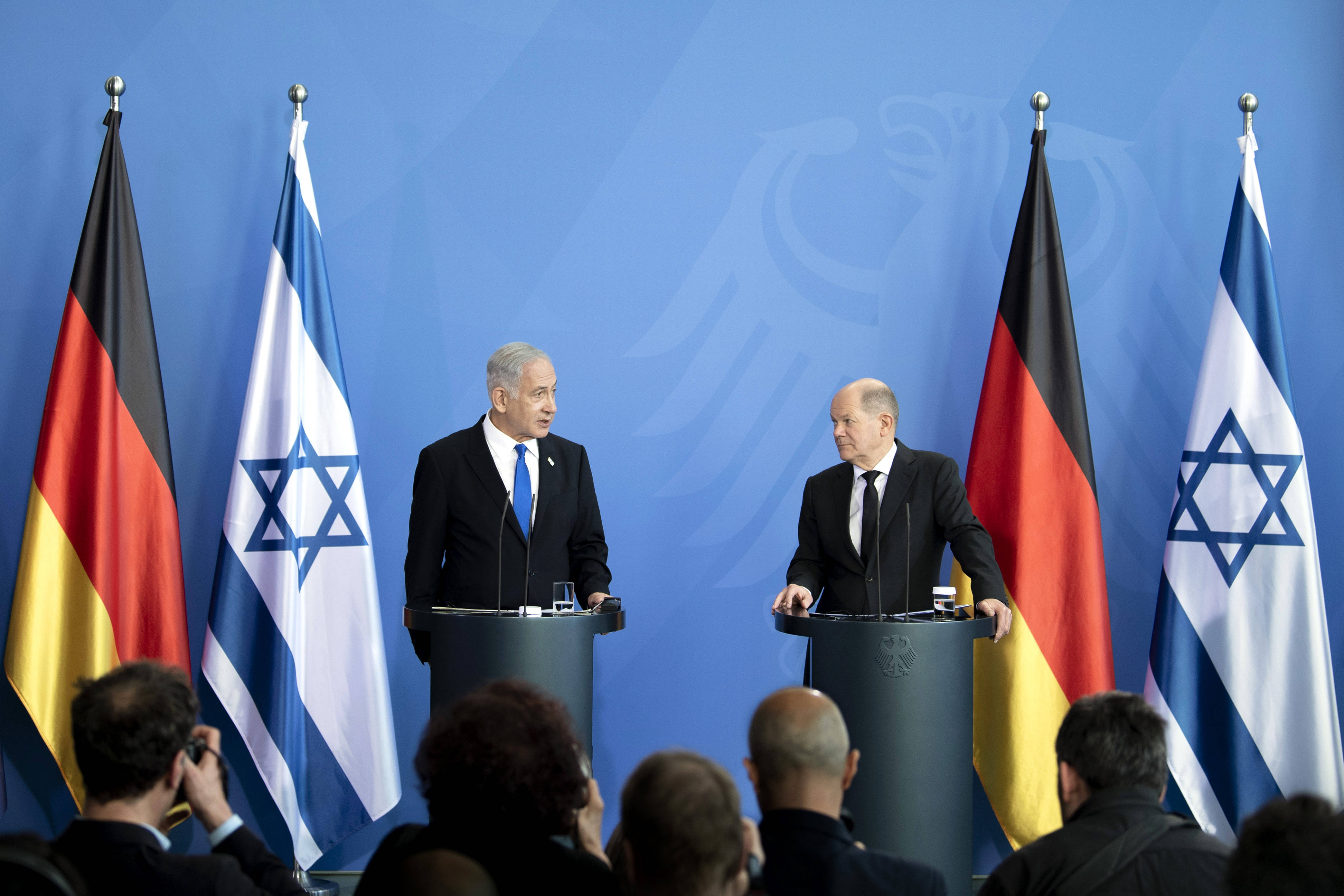Bundeskanzler Olaf Scholz zeigt seine Solidarität beim Treffen mit Israels Ministerpräsident Netanjahu.